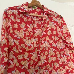 🌸 Bright Floral Button-Down Blouse – Red/Peach Print 🌸